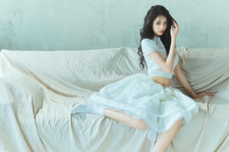 Không chỉ dừng lại ở nhan sắc, Thanh Thủy còn gây thiện cảm nhờ thần thái, cách ứng xử và các hoạt động cộng đồng ý nghĩa. Mỗi lần xuất hiện, dù là trên thảm đỏ hay trong đời thường, đều có thể trở thành chủ đề được bàn luận rộng rãi.