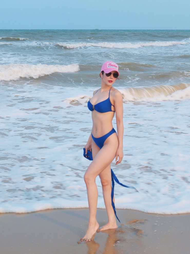 Loạt bikini 'bốc lửa' của Diệp Lâm Anh - 5