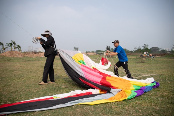 Hàng trăm người thả diều ở vùng ven Hà Nội - 7