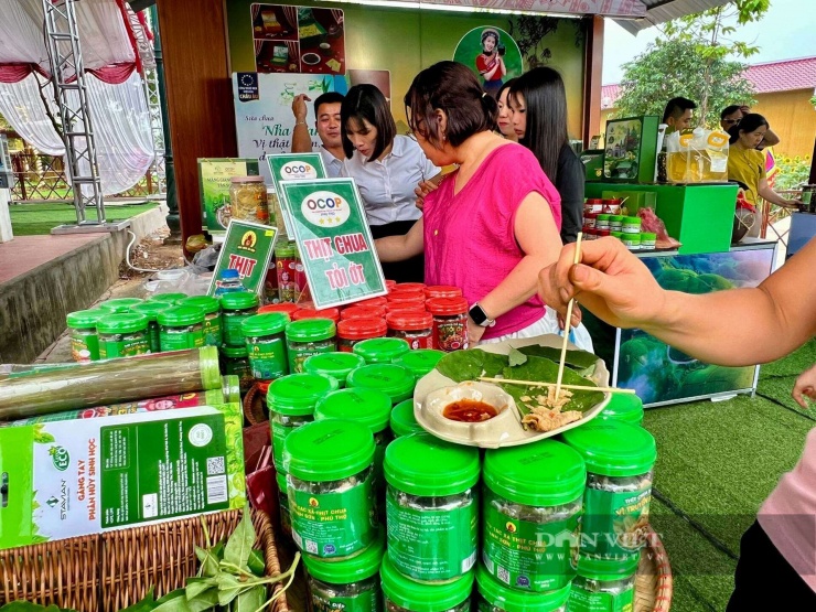 Du khách ùn ùn đổ về, loạt món “hot hit” cháy hàng ngay lúc này - 6