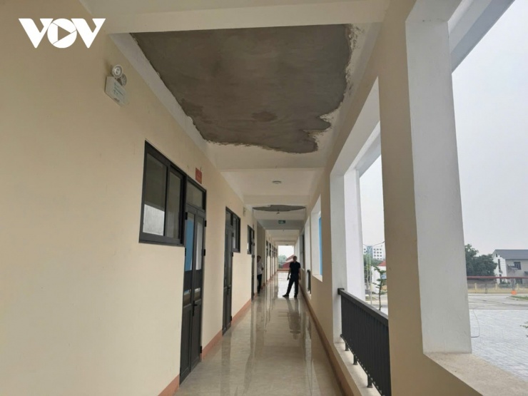 Trường mới 65 tỷ ở Phú Thọ chưa bàn giao đã rơi vữa trần, học sinh phải nhập viện - 11