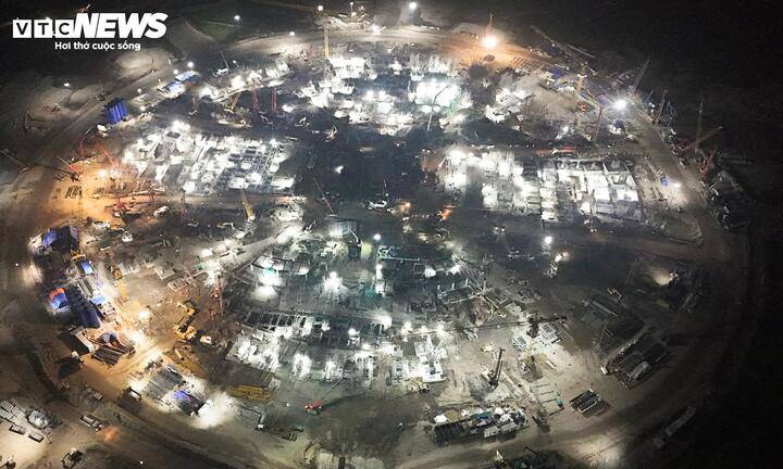 Đại công trường rực sáng xuyên đêm, tăng tốc xây sân vận động lớn nhất thế giới - 5