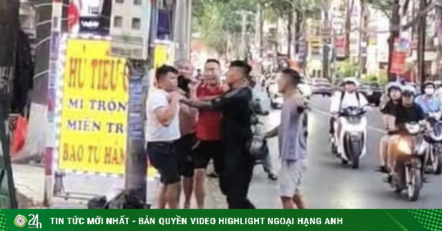 Va quệt xe dẫn đến 'loạn đả' giữa đường, 4 người bị bắt