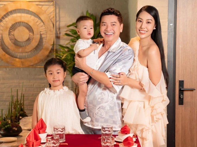 Quang Minh - Tăng Khánh Chi bên con chung, con riêng.