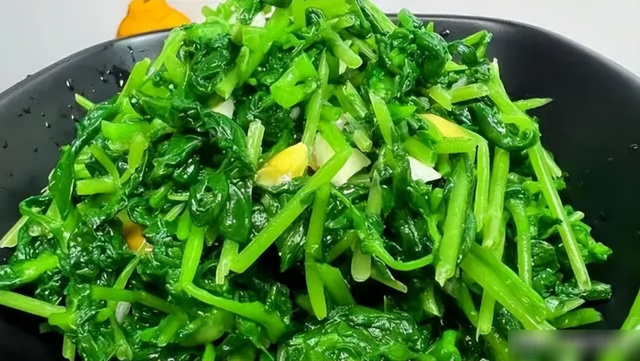 Rau đem làm salad dễ đưa cơm, giải nhiệt ngày hè.