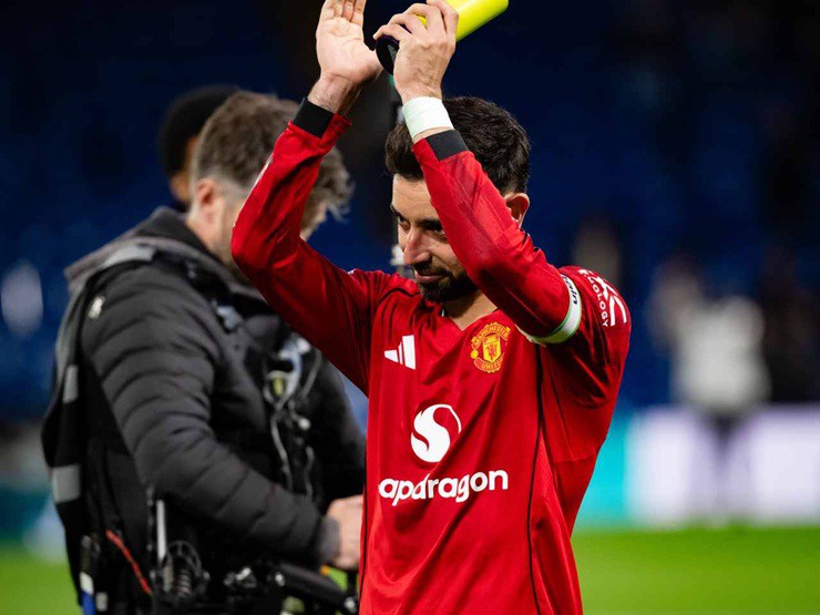 Sự bùng nổ của Fernandes giúp MU tiến gần vé Champions League