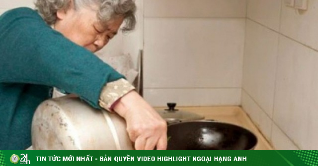 15 năm làm giúp việc cho ông chủ giàu có, ngày nghỉ việc tôi bật khóc khi mở túi quà