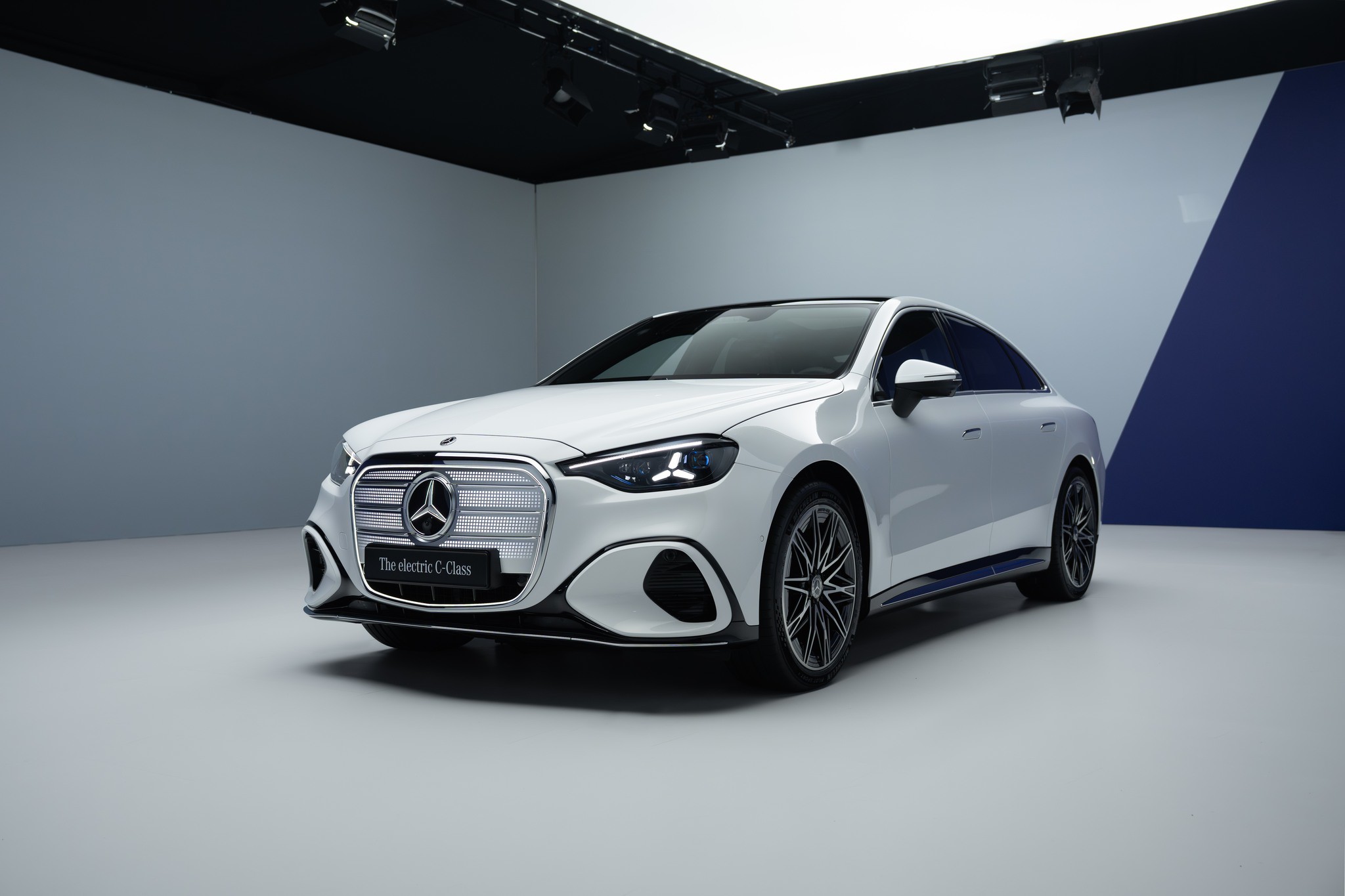 Mercedes-Benz C-Class Electric vừa trình làng toàn cầu.