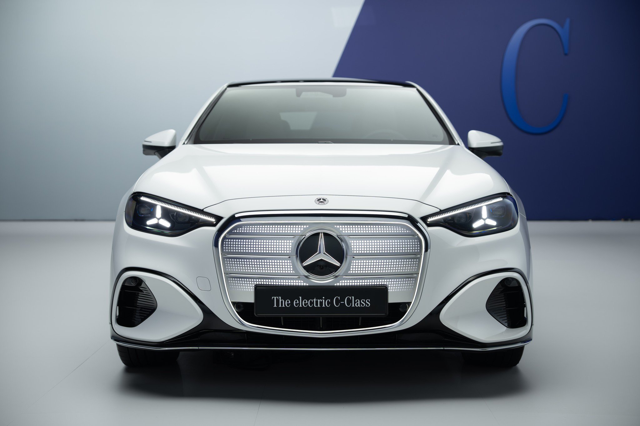 Mercedes đã quyết định giữ lại tên gọi thuần túy: C-Class Electric.