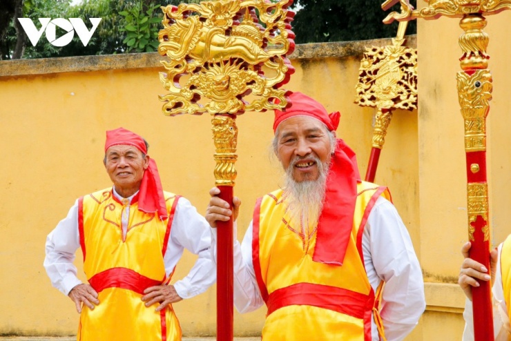 “Dù tuổi đã cao, nhưng năm nào tôi cũng cố gắng góp mặt. Được tham gia đoàn rước, góp phần gìn giữ phong tục của quê hương là niềm tự hào rất lớn của tôi.”