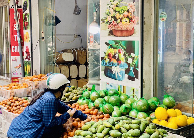 Quýt sim được nhiều người tiêu dùng ưa chuộng vì hương vị thơm ngon, giá lại phải chăng.