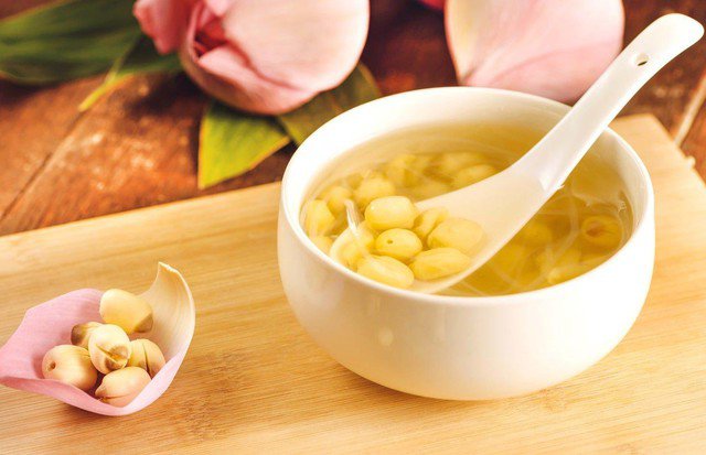 Chè hạt sen bổ khí, an thần, thanh nhiệt nhẹ.