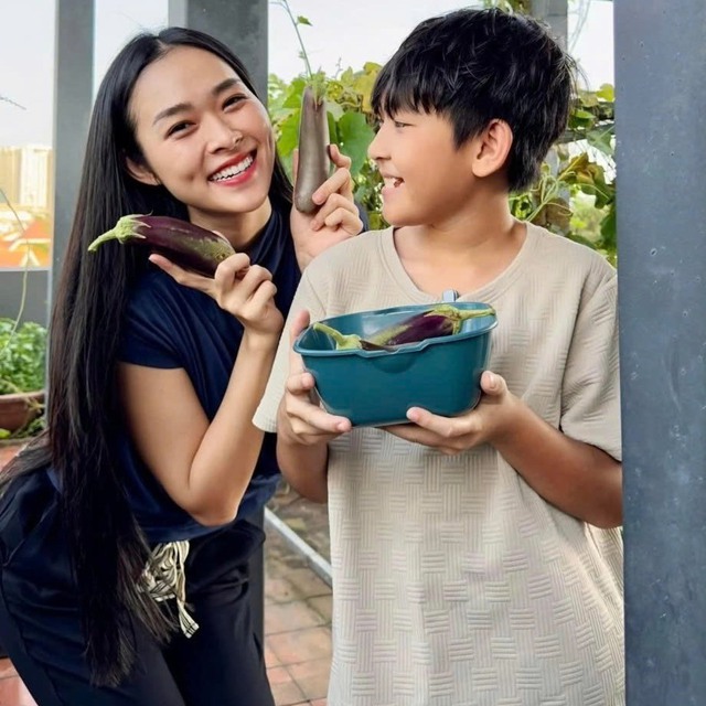 Diệp Bảo Ngọc và con trai.