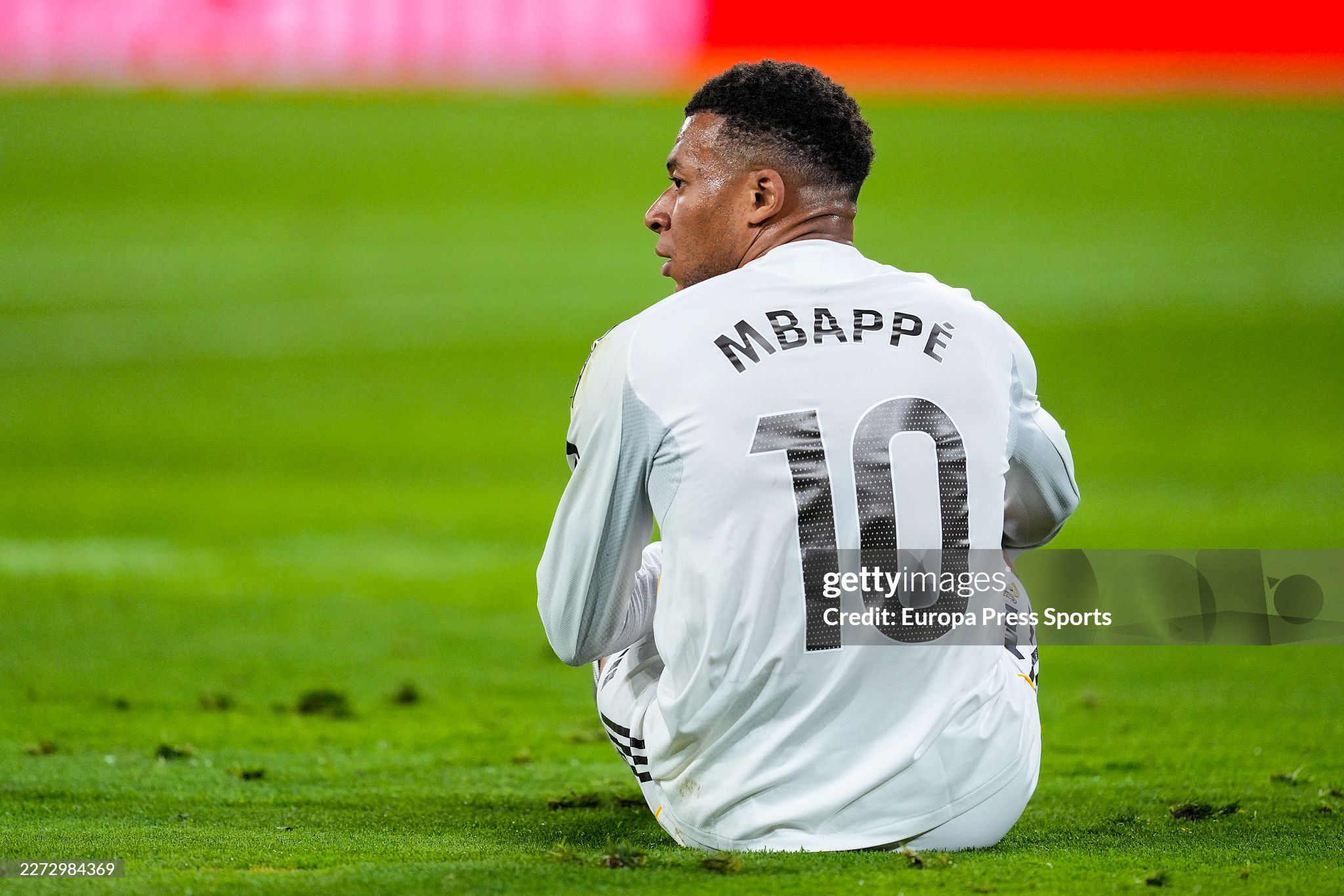 Nỗi lo bủa vây Real Madrid và NHM ĐT Pháp