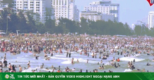 Biển Sầm Sơn ken đặc người cuối tuần dù chưa nắng nóng