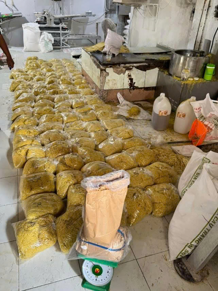 Công an ước tính, vợ chồng Phụng - Thanh đưa ra thị trường hơn 2.800 tấn mì tươi có chứa chất cấm. Ảnh: CA