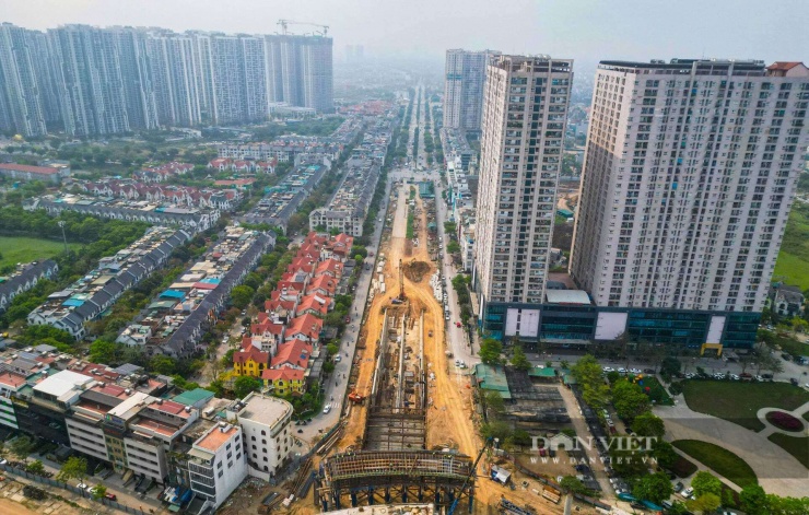 Dự án Khu đô thị hai bên đường Lê Trọng Tấn tại huyện Hoài Đức cũ của Tập đoàn Geleximco - Công ty Cổ phần cũng bị điểm mặt lần này. Ngoài ra Dự án Cống hoá mương Cổ Nhuế kết hợp bãi đỗ xe và khu nhà ở thấp tầng để bán của tập đoàn này cũng nằm trong “danh sách đen” vì chậm triển khai nhiều năm.