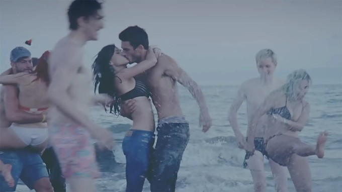 Josh Kloss tố Katy Perry có hành động không phù hợp với anh tại một bữa tiệc vài năm sau khi quay MV Teenage Dream.