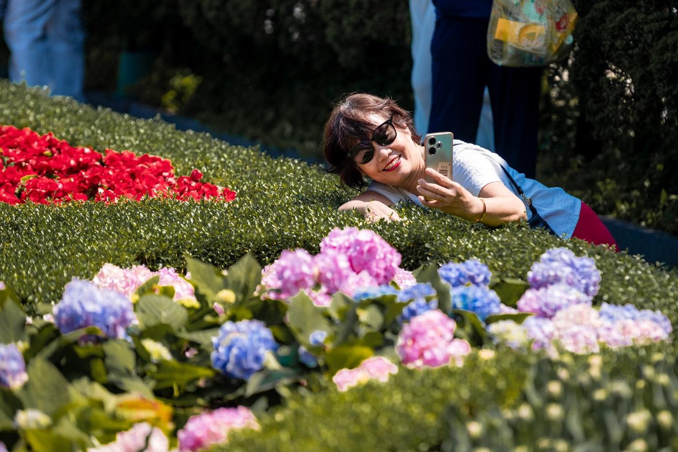 Khách Tây choáng ngợp với không khí lễ hội Mặt Trời tại Ba Na Hills - 11