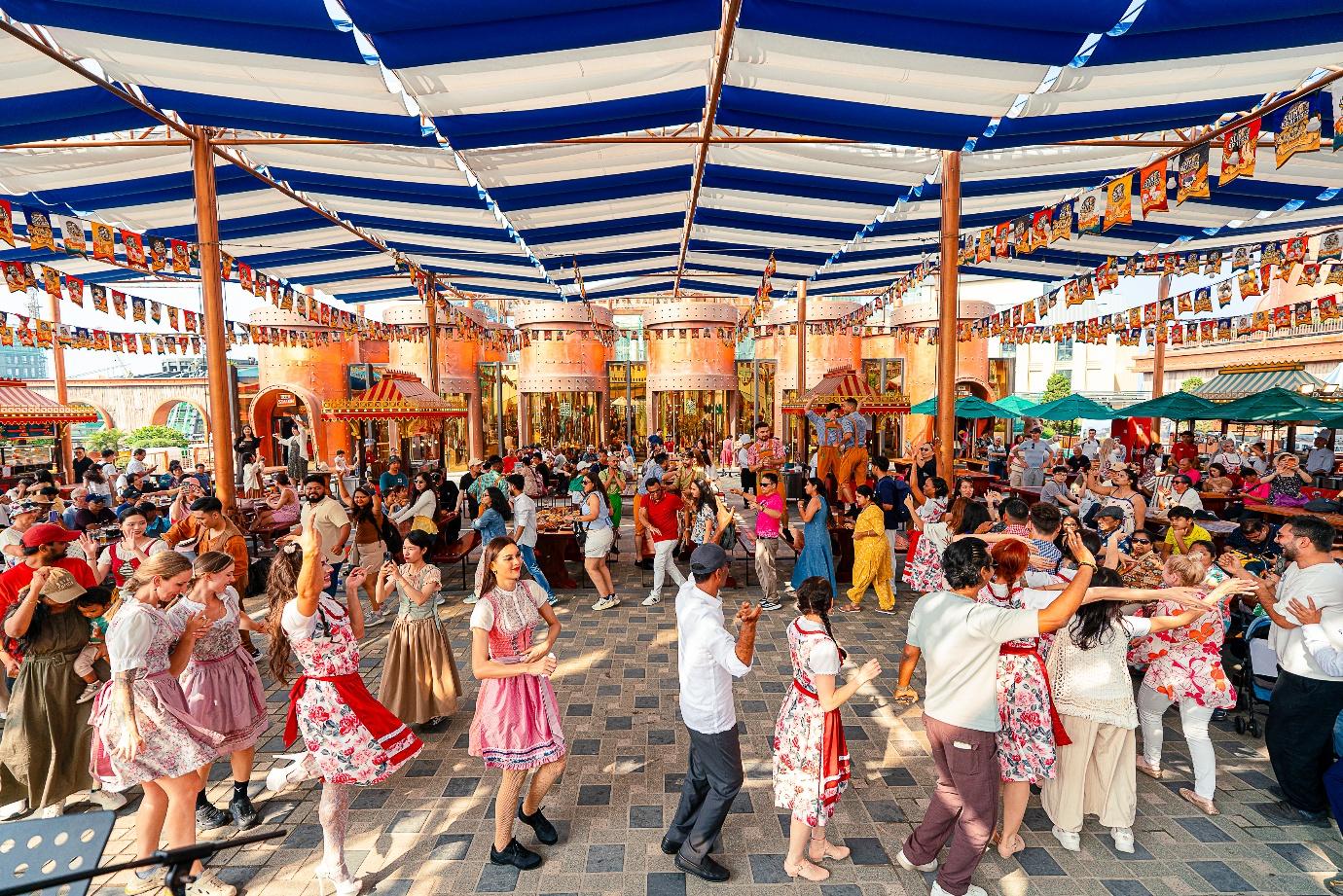 Khách Tây choáng ngợp với không khí lễ hội Mặt Trời tại Ba Na Hills - 4