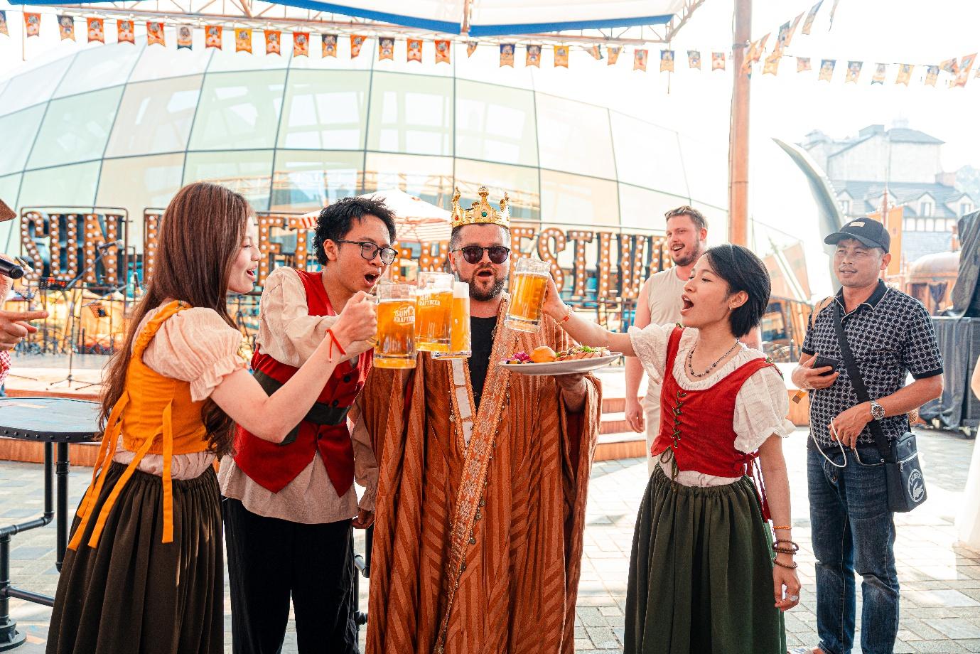 Khách Tây choáng ngợp với không khí lễ hội Mặt Trời tại Ba Na Hills - 10