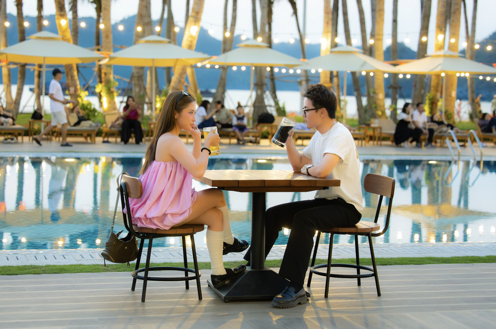 Nhà hàng có bể bơi riêng duy nhất tại Cát Bà