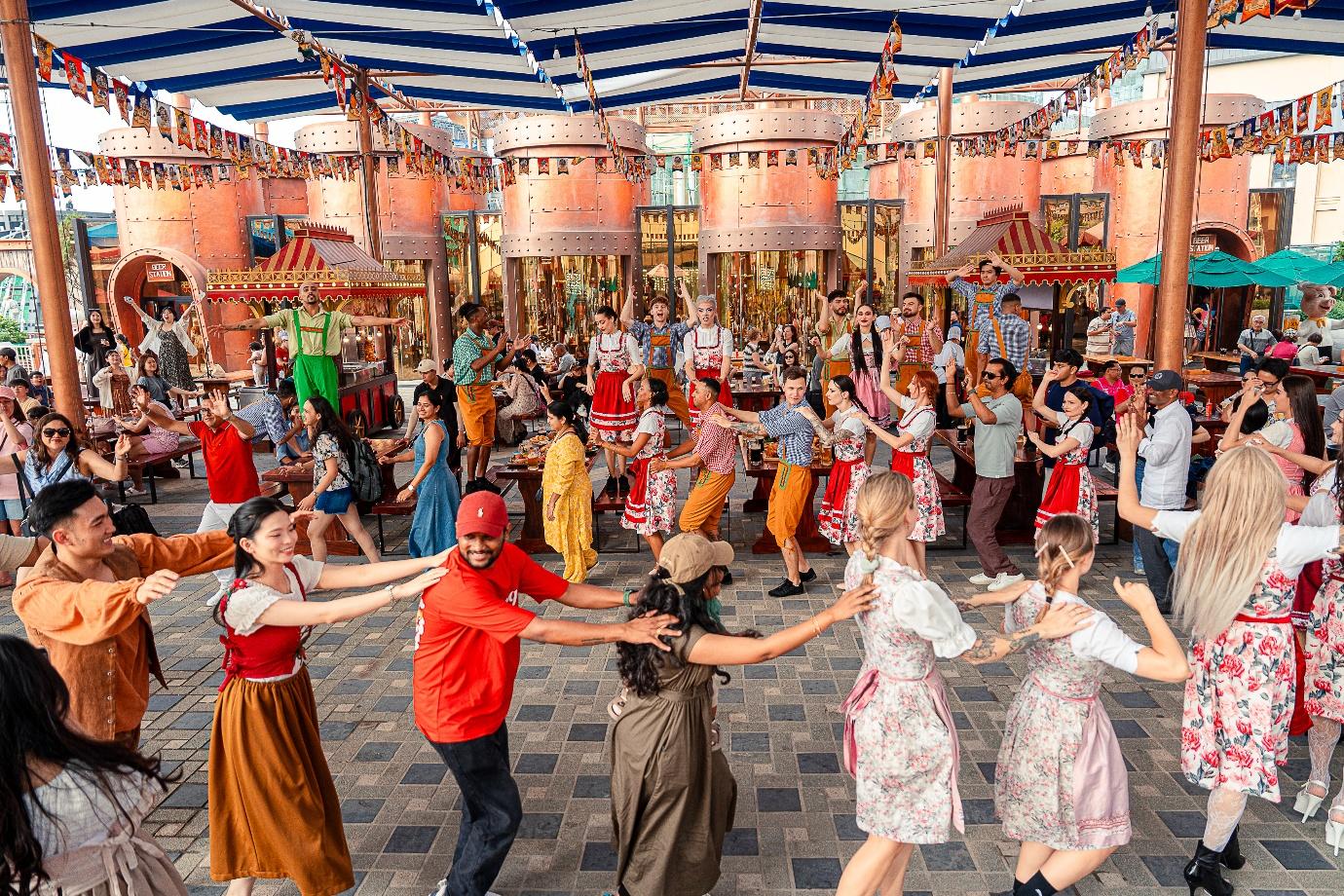 Khách Tây choáng ngợp với không khí lễ hội Mặt Trời tại Ba Na Hills - 9