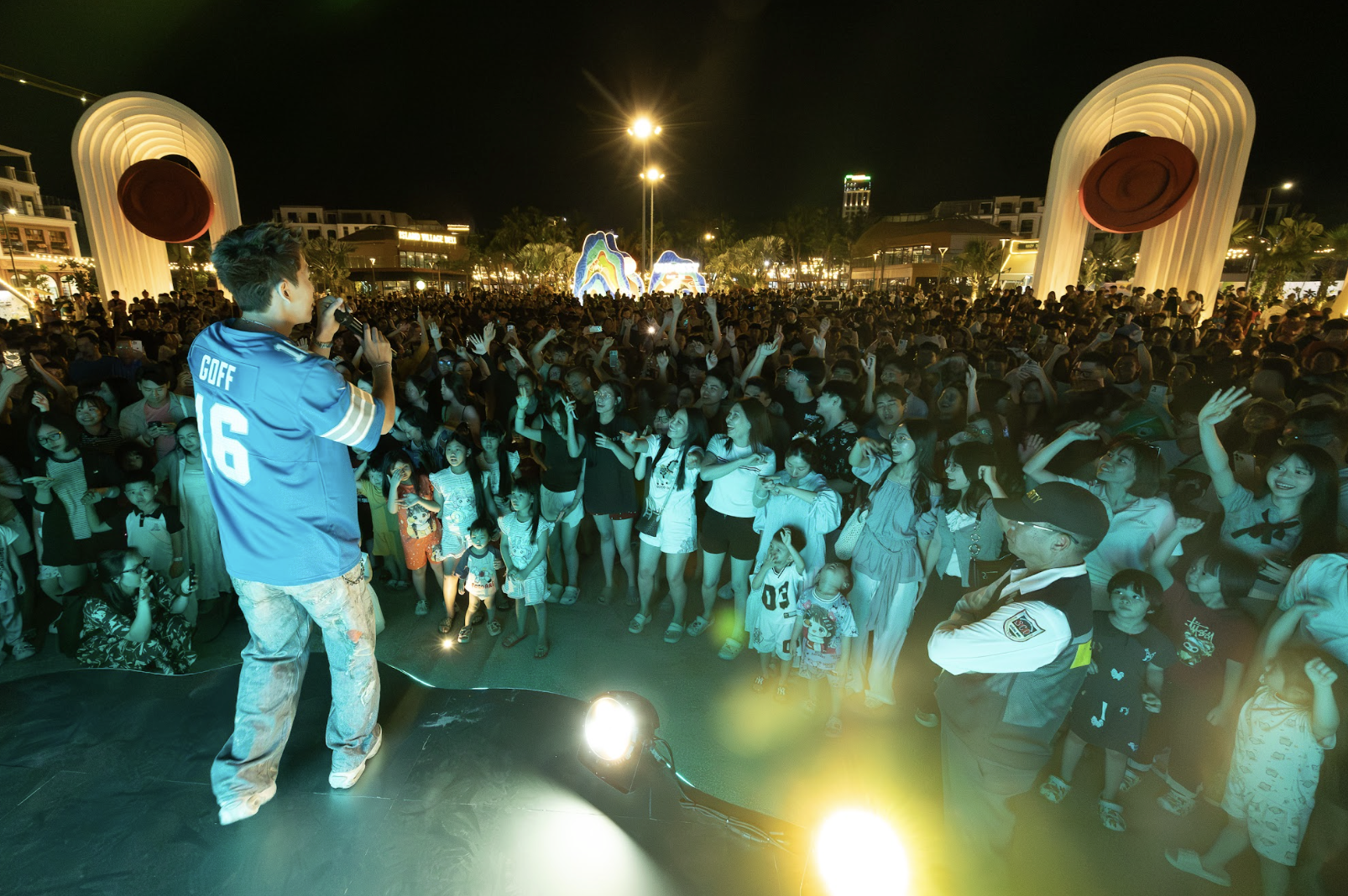 Các nghệ sĩ, band nhạc khuấy động không khí