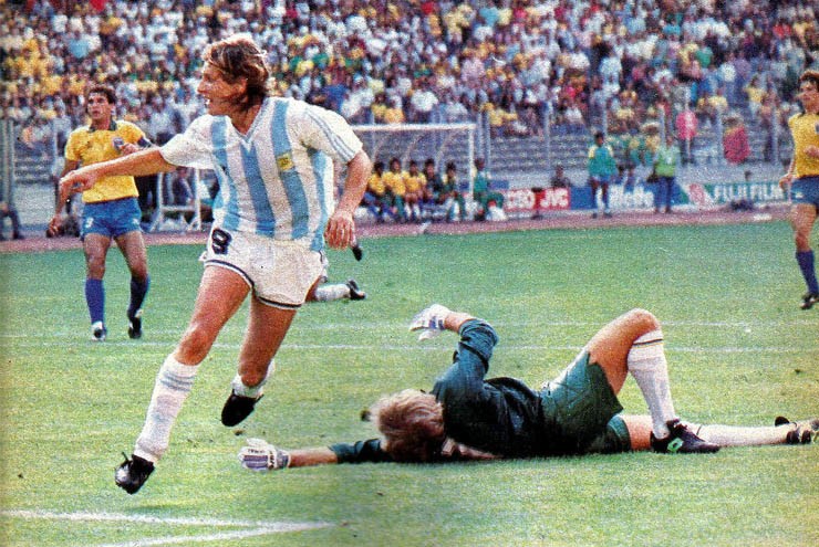 Pha bóng khiến Brazil sụp đổ trước Argentina