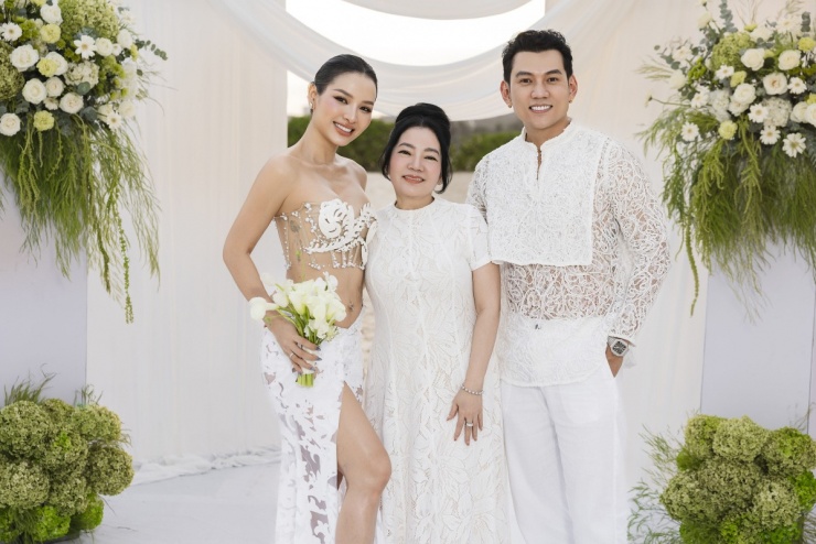 Phương Trinh Jolie 'mặc như không' kỷ niệm 4 năm cưới - 9