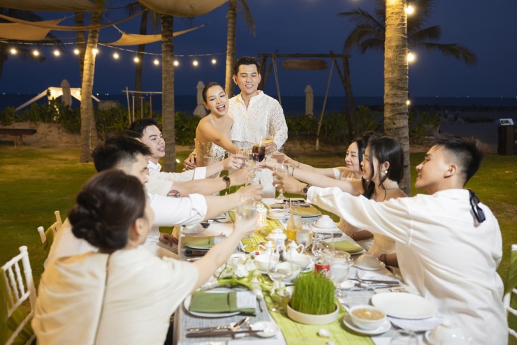 Phương Trinh Jolie 'mặc như không' kỷ niệm 4 năm cưới - 12