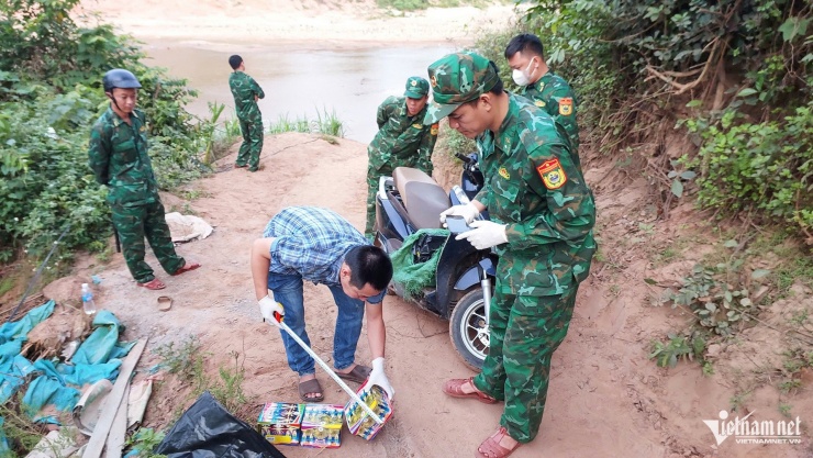 Hiện trường vụ bắt giữ đối tượng buôn lậu