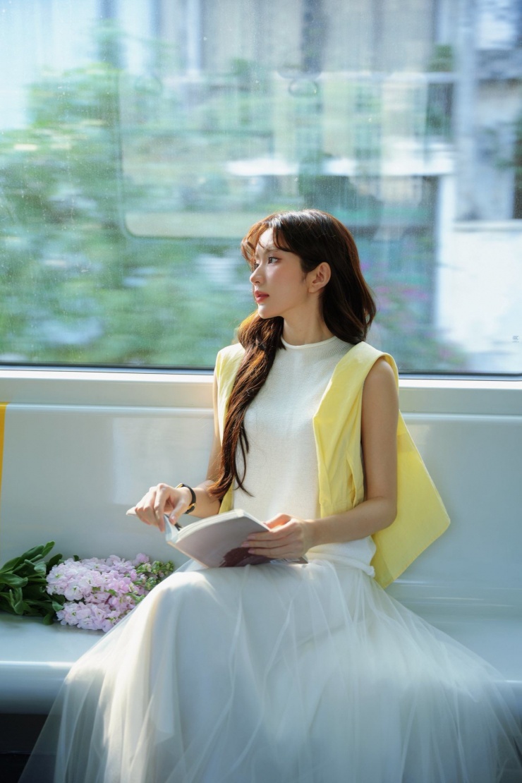 Biết rõ chất liệu, phomstyle; Biết cách chọn trang phục phù hợp; Tạo hình ảnh cá nhân nhất. Dù xuất hiện ở sự kiện hay đời thường, cô luôn giữ hình ảnh chỉ chu, không bị “lệch tông”.