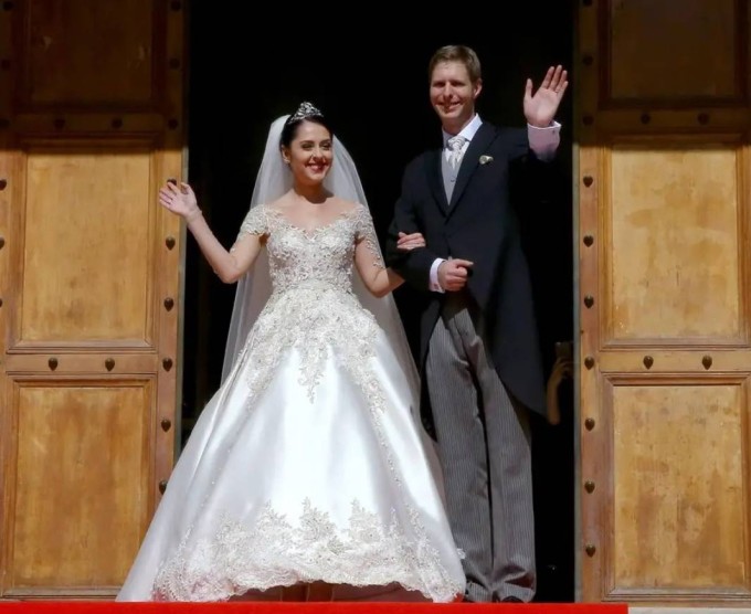 Những cuộc ly hôn gây chú ý trong hoàng gia thế giới - 8