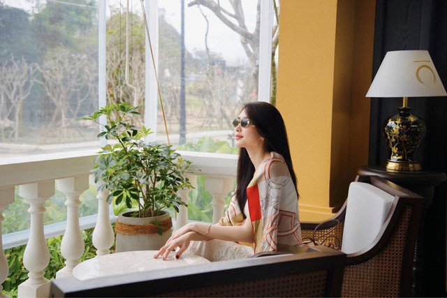 Tiết lộ chu trình chăm sóc da cuối ngày, Đặng Thu Thảo cho thấy ngoài các bước cơ bản như tẩy trang, rửa mặt, cô đặc biệt chú trọng khâu dưỡng ẩm.