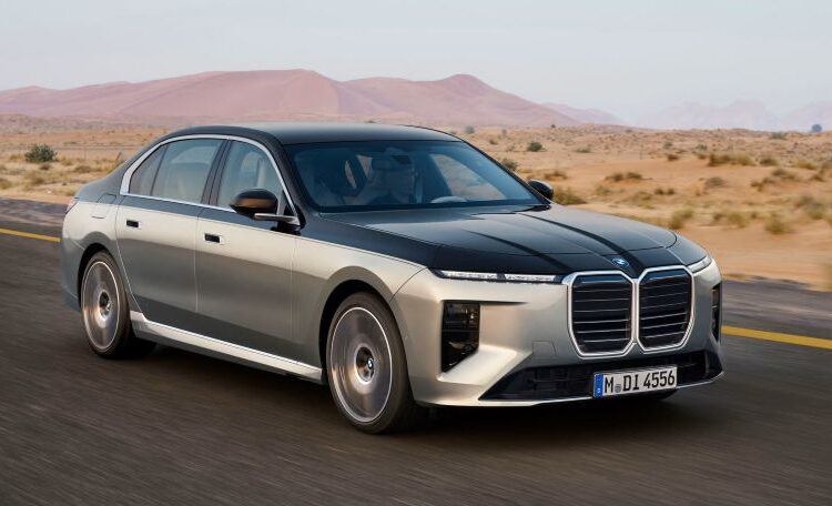 BMW 7-Series này được&nbsp;duy trì các tùy chọn động cơ xăng và plug-in hybrid.