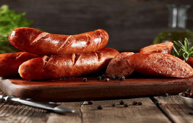 "Phốt phát ẩn" có mặt trong thực phẩm ăn nhanh như xúc xích.