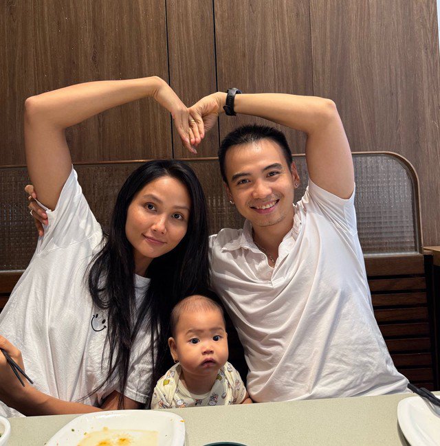 Gia đình nhỏ của H'Hen Niê - Tuấn Khôi.