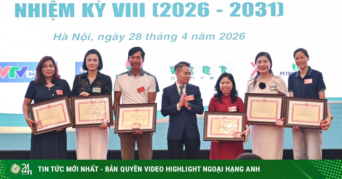 Hoa khôi bóng chuyền Kim Huệ nhận vinh dự lớn, BLV Quang Huy làm Phó Chủ tịch Liên đoàn