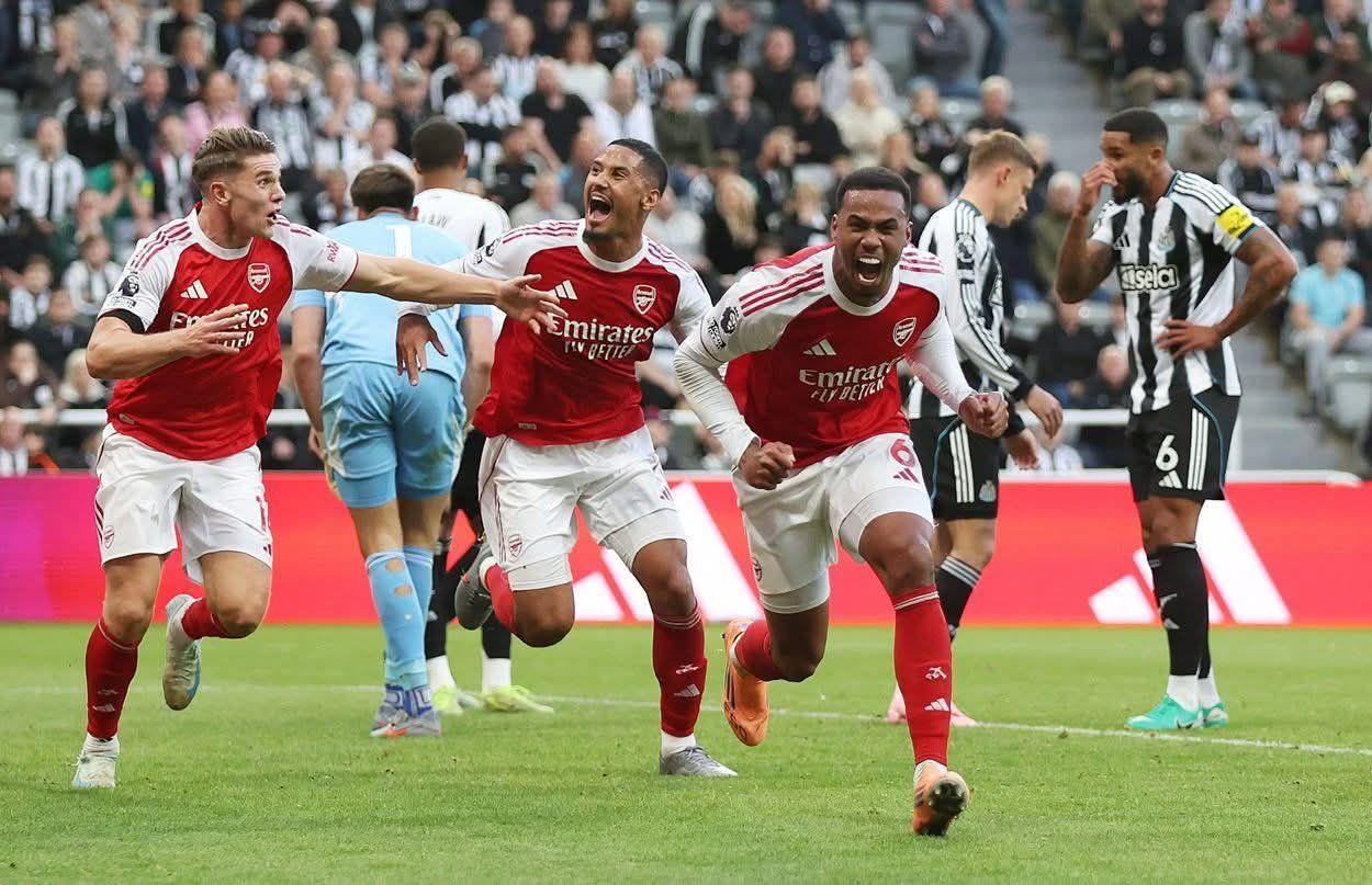 Với những chuyên gia không chiến như Saliba, Gabriel hay Gyokeres, Arsenal luôn rất đáng sợ trong các tình huống cố định
