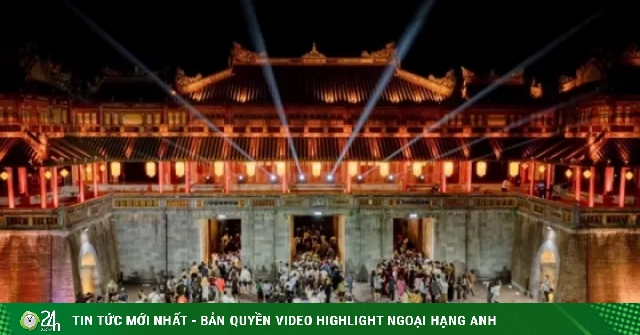 Thực hư sự cố mất kiểm soát, khách ùa vào Ngọ Môn - Huế như 'ong vỡ tổ'