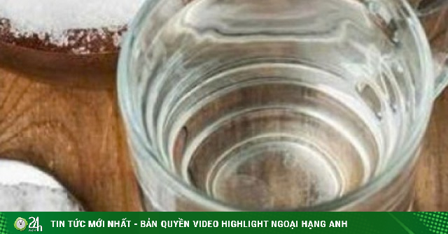 Uống nước muối buổi sáng: Lợi hay hại cho sức khỏe?