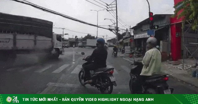 Xe tải lao vào nhà dân sau khi tông loạt xe máy, một người tử vong: Hình ảnh từ camera an ninh