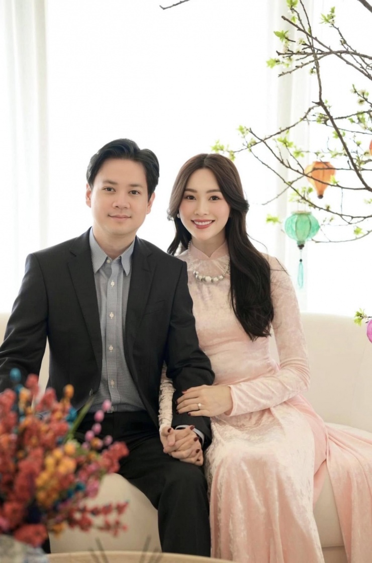 Đặng Thu Thảo, 35 tuổi, quê Cà Mau (Bạc Liêu cũ), cao 1,73 m. Trước khi đăng quang Hoa hậu Việt Nam 2012, cô là Hoa khôi Đồng bằng sông Cửu Long cùng năm. Sau khi kết hôn năm 2017, người đẹp hạn chế hoạt động giải trí, tập trung chăm lo gia đình. Vợ chồng cô hiện có ba con, lần lượt sinh vào các năm 2018, 2020 và 2024.