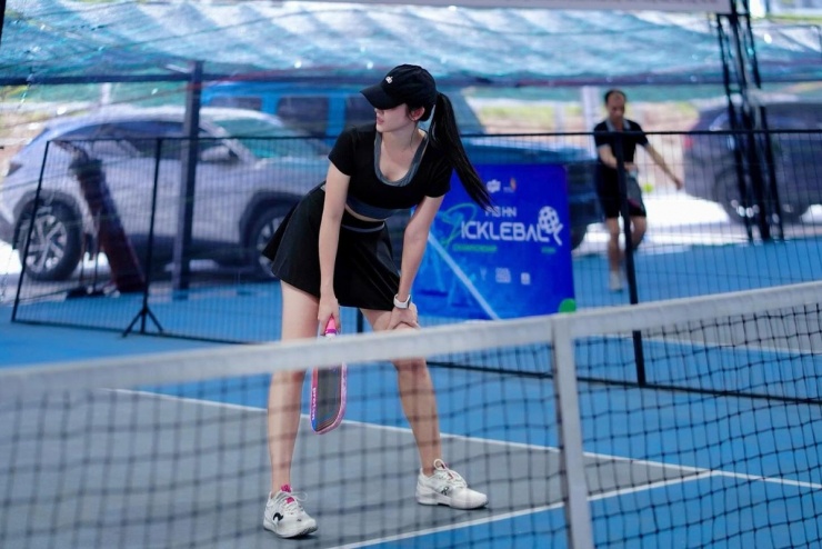 Huyền My đầu tư tủ đồ để chơi pickleball 7 tiếng một ngày - 6