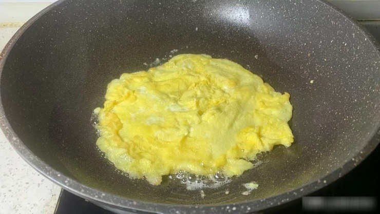 Loại rau nho nhỏ, tính mát như kem, giải nhiệt, dưỡng gan, cải thiện thị lực, xào nhanh thành món giòn ngọt, đưa cơm - 4