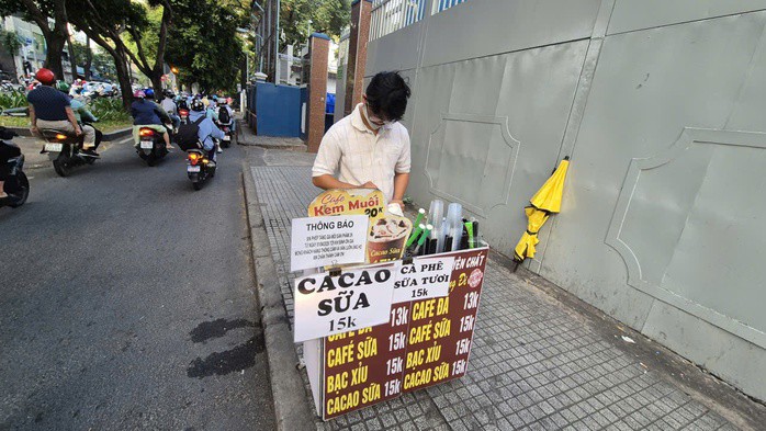 Tìm cách hạ nhiệt giá hàng hóa