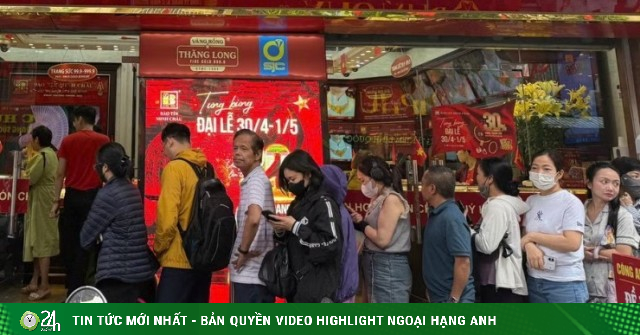 Giá lao dốc mạnh, người giữ vàng 'đứng ngồi không yên'