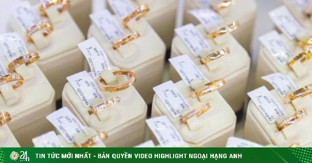 Giá vàng hôm nay 29/4: Lao dốc không phanh