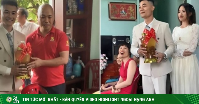 Chàng trai mang bình rượu mơ đến nhà bố vợ tương lai xin hỏi cưới